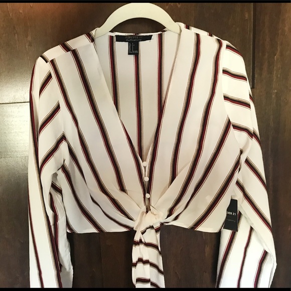 Forever 21 Tops - Long sleeved striped crop top